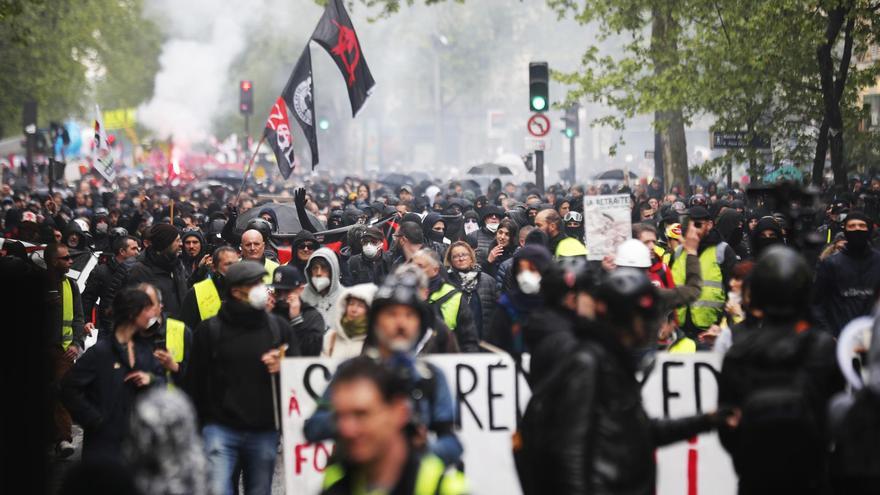 Cientos de miles de franceses vuelven a la calle para protestar contra la reforma de las pensiones este Primero de Mayo