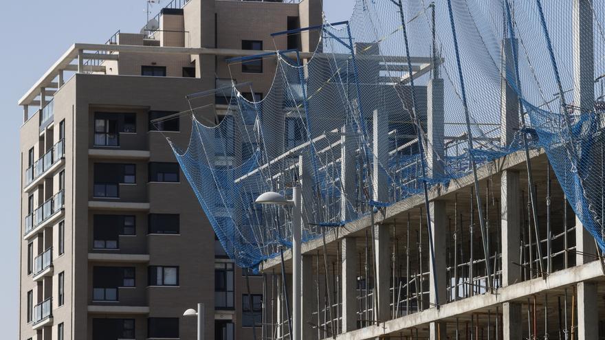 El Banco de España apunta que el precio de la vivienda se resiste a bajar por la falta de obra nueva y el coste de los materiales