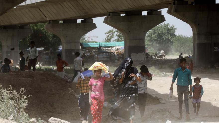 Cerca de 100 personas mueren durante una ola de calor en India