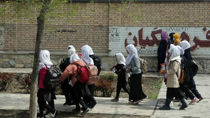 Decenas de niñas envenenadas en dos escuelas del norte de Afganistán