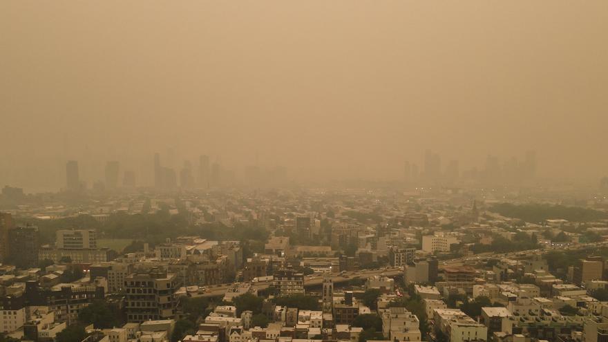 Humo naranja sobre Manhattan: alerta ambiental en el noreste de América por los incendios de Canadá