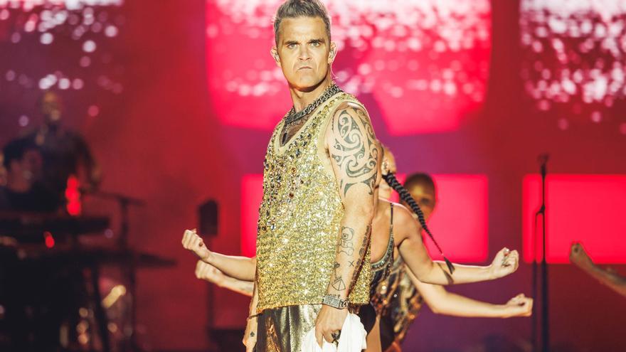 El carisma arrollador de Robbie Williams revienta un Mad Cool con aroma a fiestas del pueblo