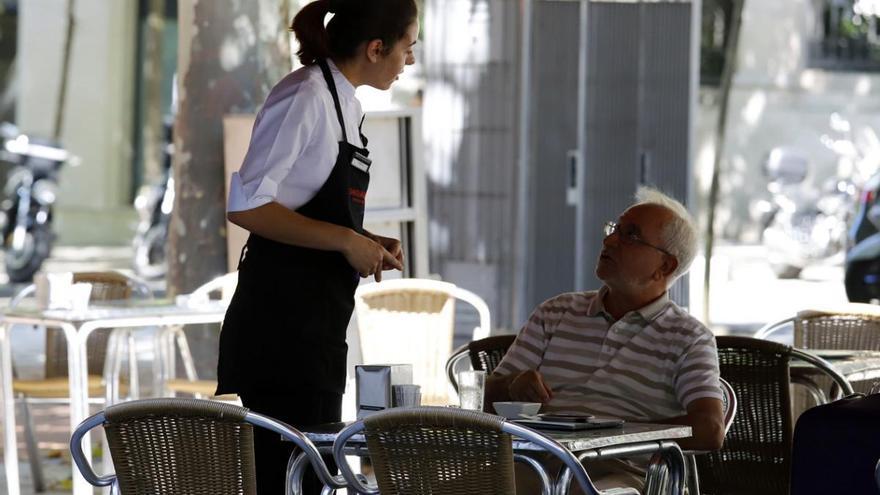 España alcanza el máximo histórico de 21 millones de trabajadores tras un trimestre récord de empleo y caída del paro