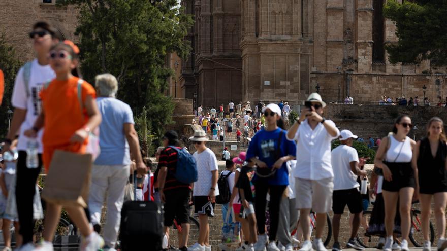 El empleo temporal en el turismo baja a su mínimo histórico: se sitúa en el 7,9% frente a 37,9% de hace dos años