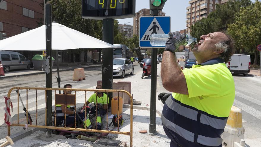 Patronal y sindicatos aprueban un protocolo de actuación en la construcción frente a las altas temperaturas