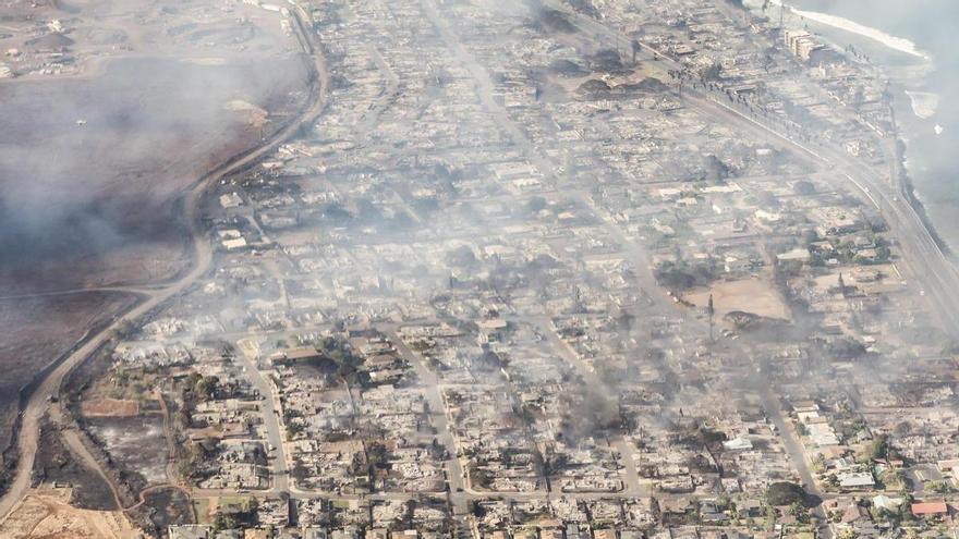 Al menos 36 muertos en los incendios impulsados por un huracán en la turística isla de Maui en Hawái