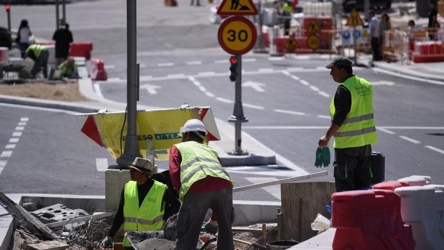 Trabajar en la calle a más de 40 grados: “Nos tenemos que traer el agua nosotros y nadie te dice que puedas parar”