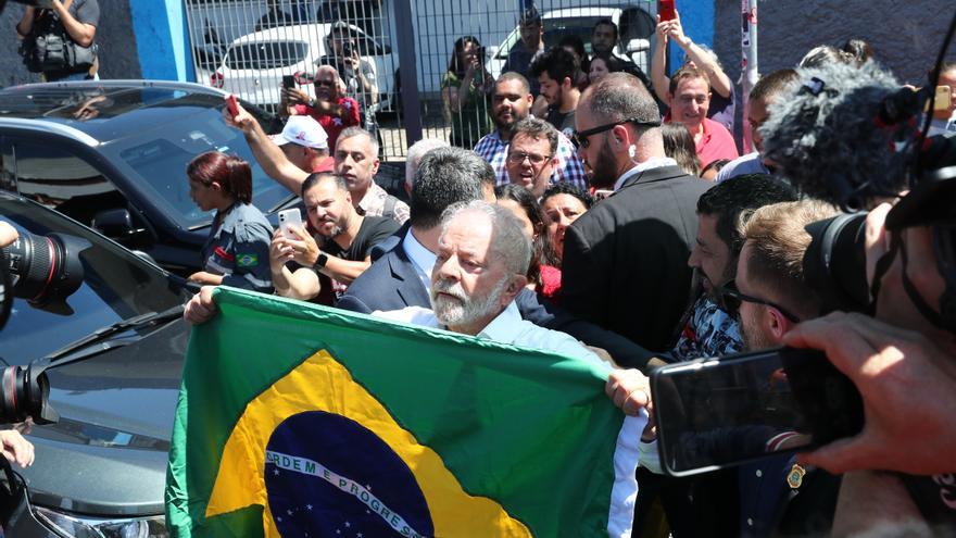 Lula intenta desmilitarizar el Gobierno de Brasil al tiempo que busca recuperar los símbolos patrióticos para la izquierda