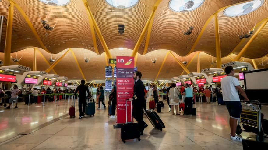 La Eurocámara exige que los pasajeros puedan llevar una maleta de mano gratis en el avión