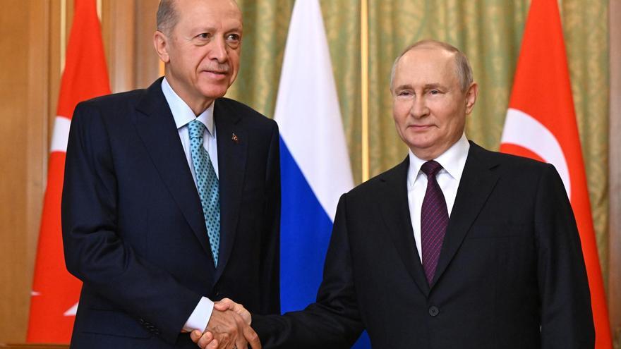 Putin mantiene su negativa a retomar el acuerdo del grano tras la reunión con Erdogan