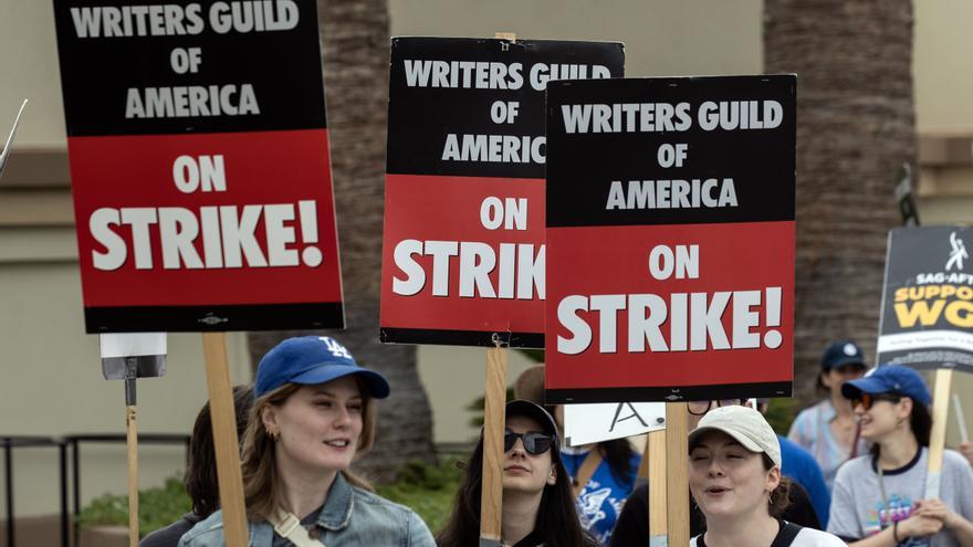 Los guionistas de Hollywood alcanzan un principio de acuerdo para cesar su huelga
