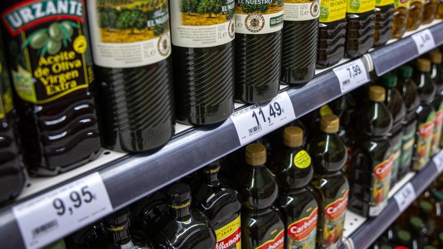 El aceite de oliva se ha disparado en los supermercados hasta un 75% en octubre, según Facua