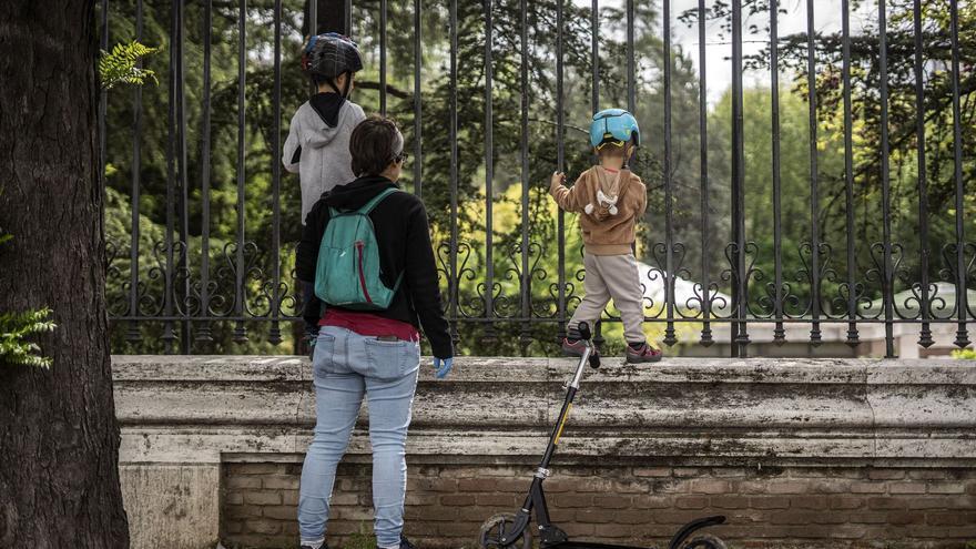 Los nuevos permisos laborales para cuidar a familiares y convivientes echan a andar: 