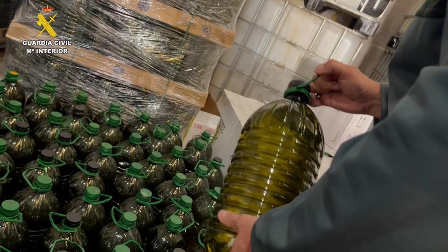 Una macrooperación por fraude alimentario en España interviene 67.000 litros de aceite y 48.000 kilos de jamones