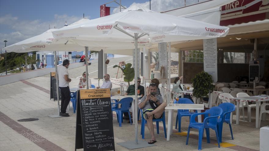 España alcanzó un nuevo récord histórico de 21,3 millones de trabajadores en verano aunque aumentó el paro