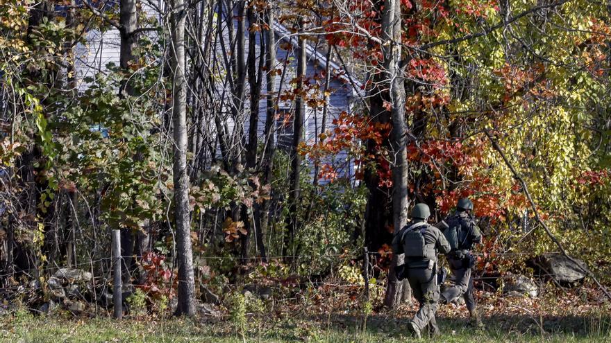 La policía encuentra el cadáver del tirador fugado que mató a 18 personas en Maine