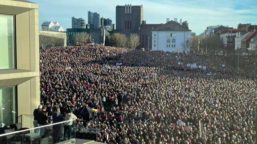 “¿A esto le llamas igualdad?”: Islandia vive una jornada de huelga feminista histórica