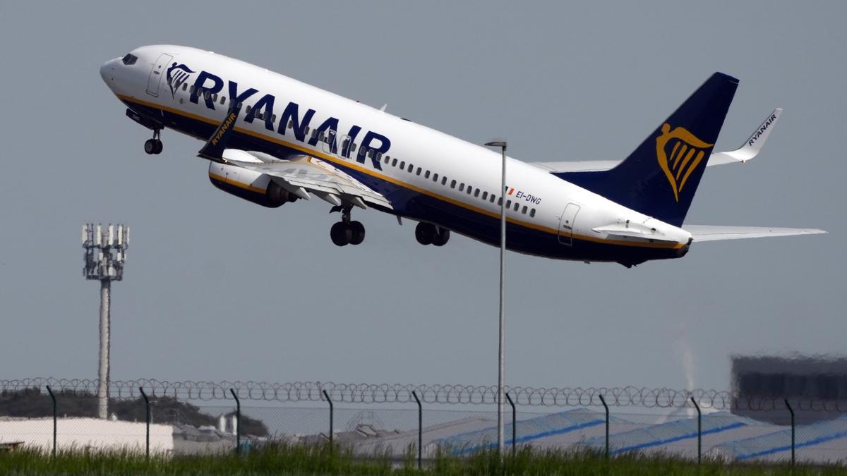 La Inspección de Trabajo sanciona a Ryanair por no pagar el salario mínimo a algunos tripulantes de cabina