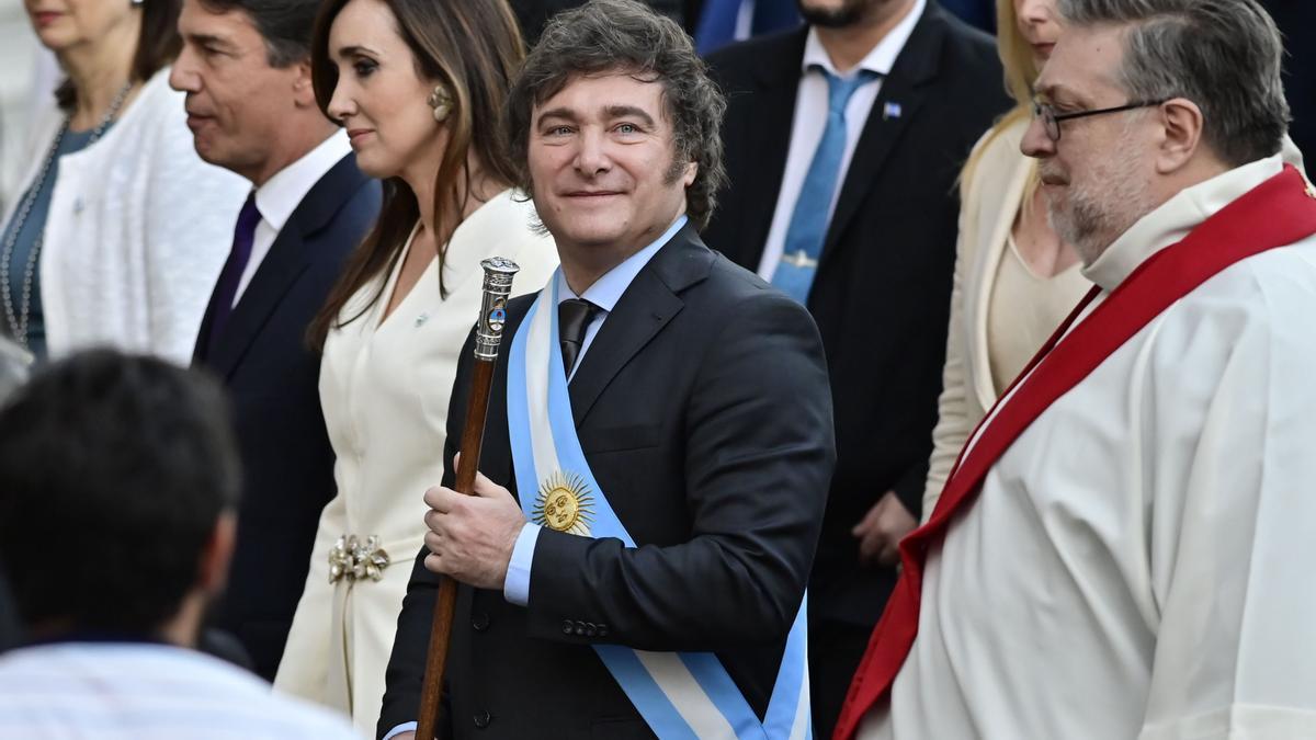 El cúmulo de datos falsos, tergiversados o exagerados de Milei en su primer discurso como presidente de Argentina