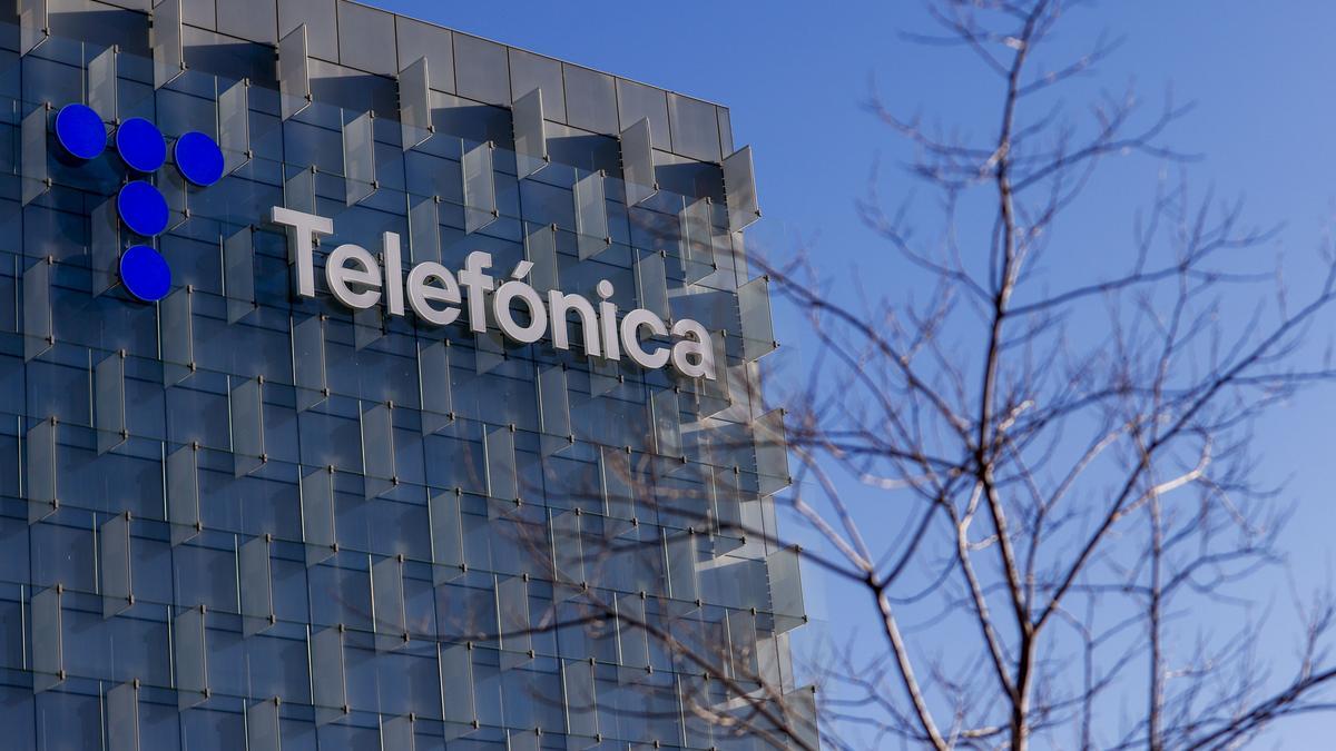 Los sindicatos respaldan el preacuerdo del ERE con Telefónica que supondrá el despido de 3.421 trabajadores