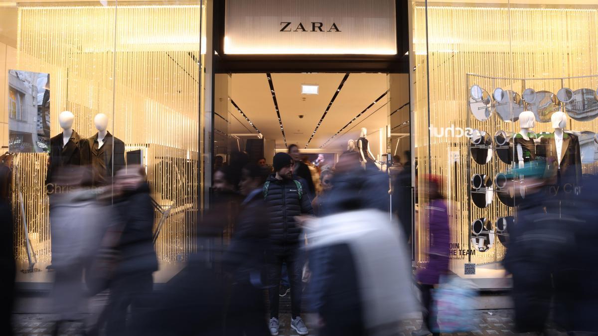 Inditex gana en nueve meses lo mismo que en todo 2022 pero frena sus ventas en otoño