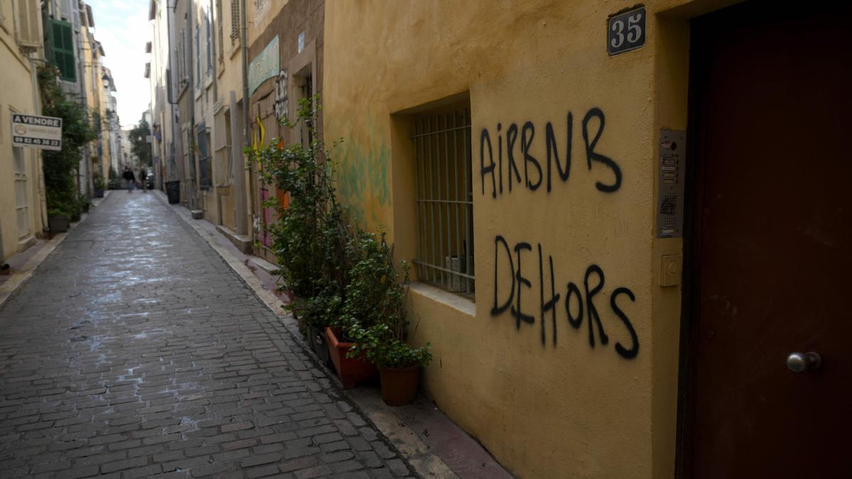 Así quiere regular Francia los alquileres de plataformas como Airbnb para mitigar la crisis de vivienda