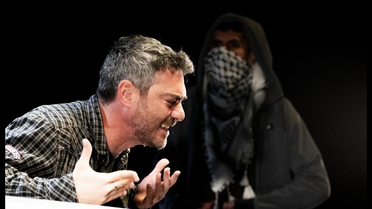 Micomicón Teatro sube a escena a una víctima doble, de ETA y del franquismo, en ‘Nuestros muertos’