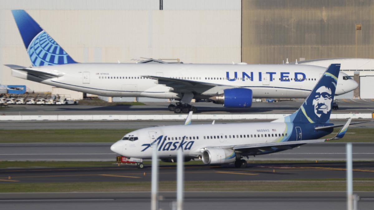 United Airlines halla tornillos sueltos en sus Boeing 737 Max 9, el modelo involucrado en un incidente el sábado