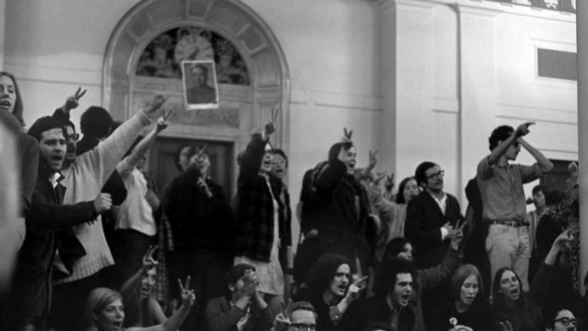Estudiantes durante la ocupación del Hamilton Hall de la Universidad de Columbia el 23 de abril de 1968.