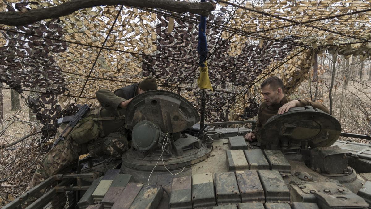 Qué pasa en la guerra de Ucrania: Rusia gana terreno en el este mientras Kiev espera las armas de EEUU