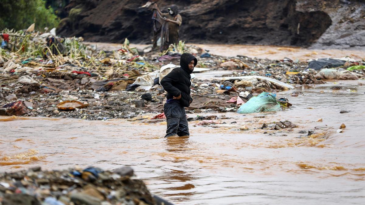 Más de 40 muertos al reventar una presa por las lluvias torrenciales en el sur de Kenia