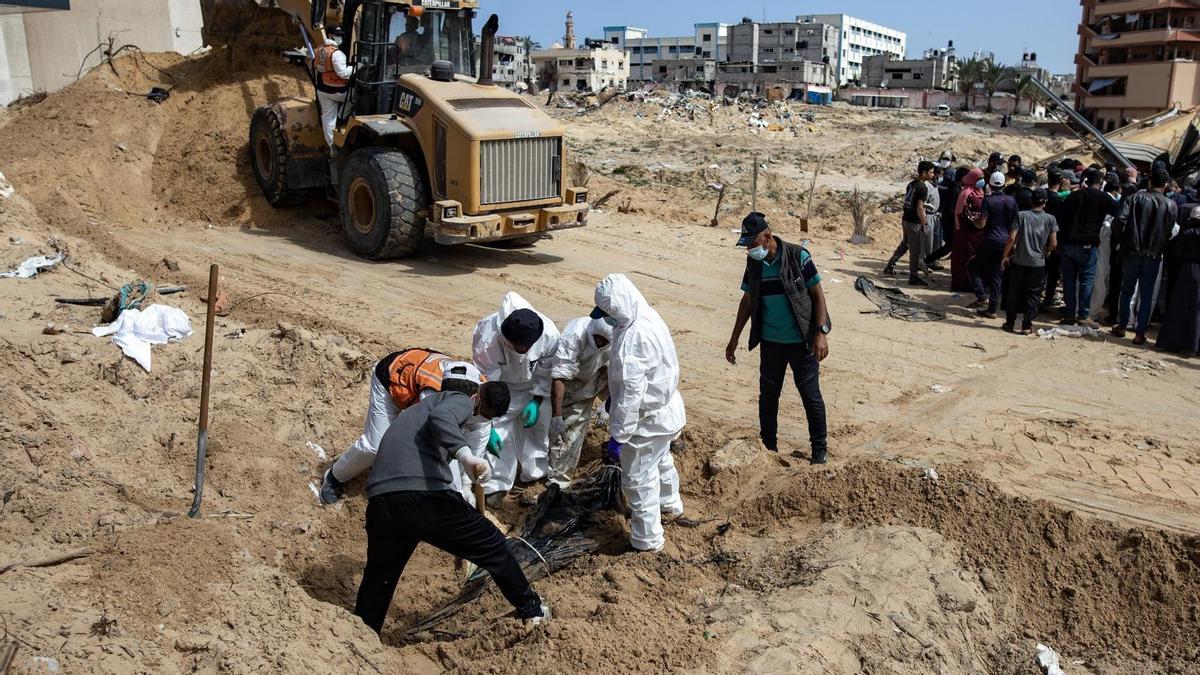 La ONU pide investigar los muertos en una fosa común en Gaza mientras son exhumados otros 35 cuerpos