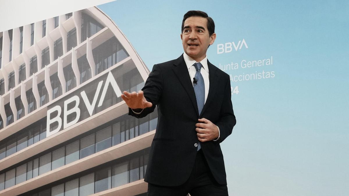 BBVA propone una fusión al Banco Sabadell