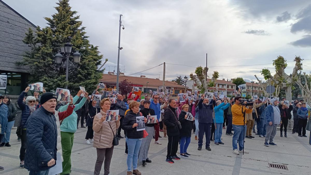 Momento de la concentración del pasado viernes en Alpedrete