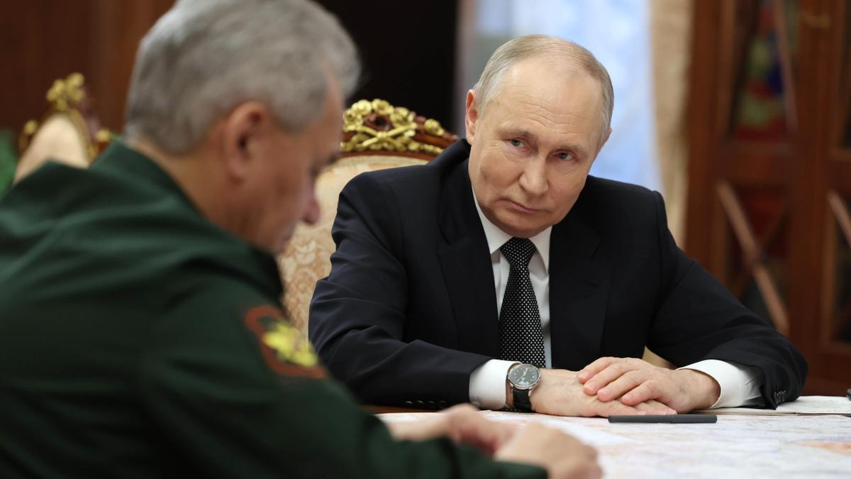 Putin destituye al ministro de Defensa ruso Serguéi Shoigú y propone a Andréi Beloúsov