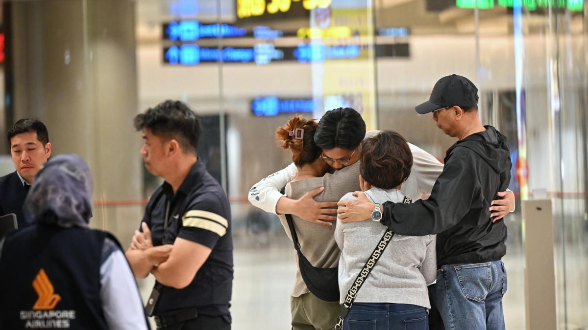 Veinte pasajeros del accidentado vuelo de Singapur Airlines se encuentran en cuidados intensivos