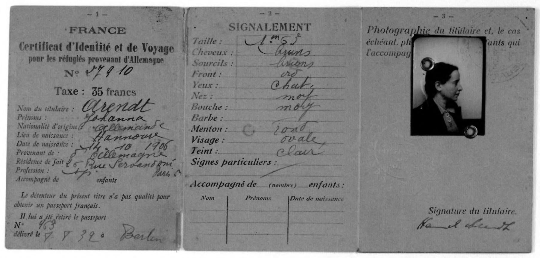 Certificado de identidad y de viaje expedido en Francia a Hannah Arendt en 1938.