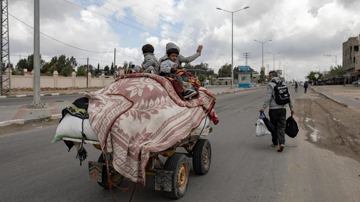 Israel ataca Rafah pese a la presión internacional mientras Hamás acepta el plan de tregua de los mediadores