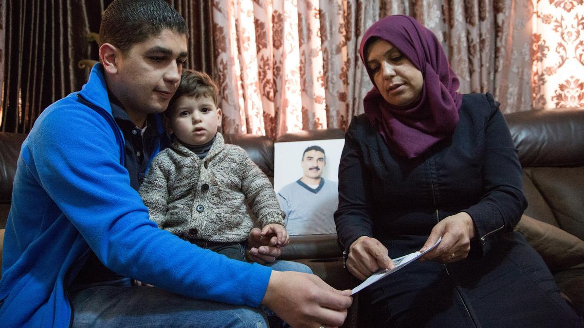 Mohammed nació en 1993. No tenía cinco años cuando su padre fue detenido. Le visita junto a su madre gracias al programa de ICR  Al-Aizariya, Jerusalén Abril 2017