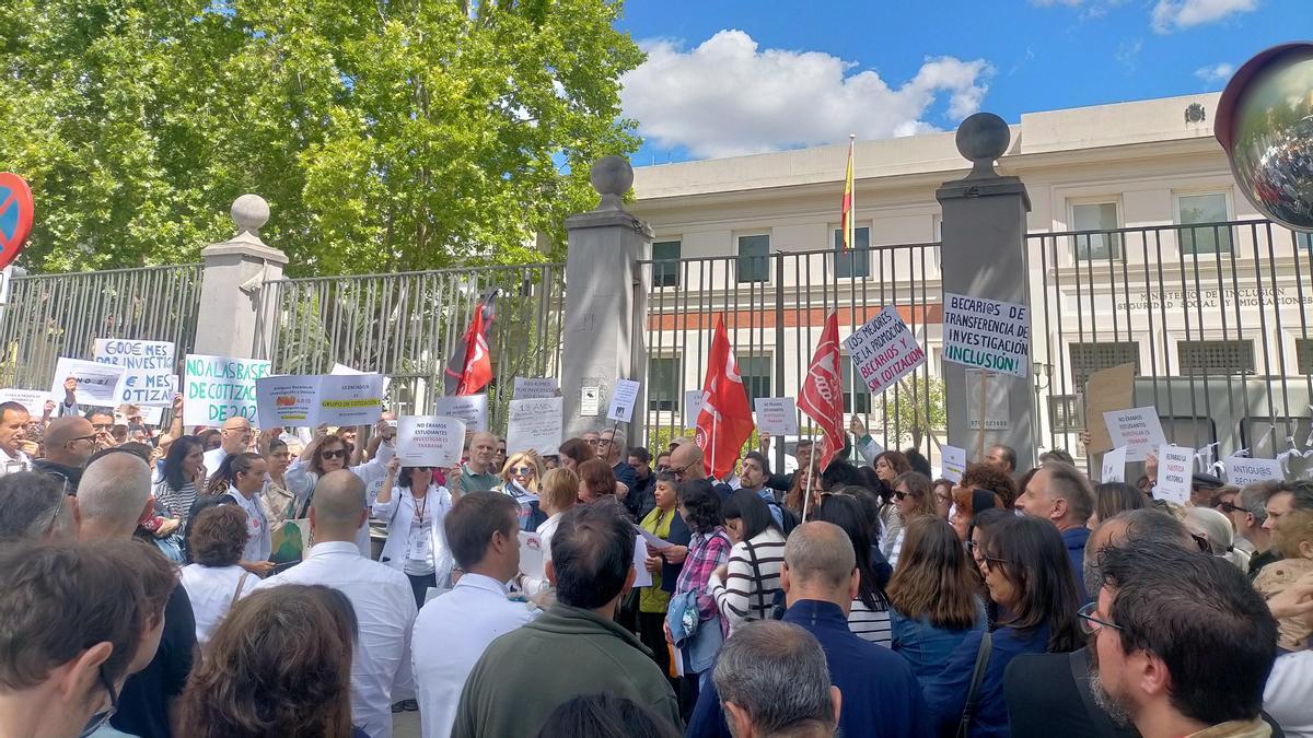 Los científicos celebran la rectificación sobre la cotización de sus becas pero dicen que 