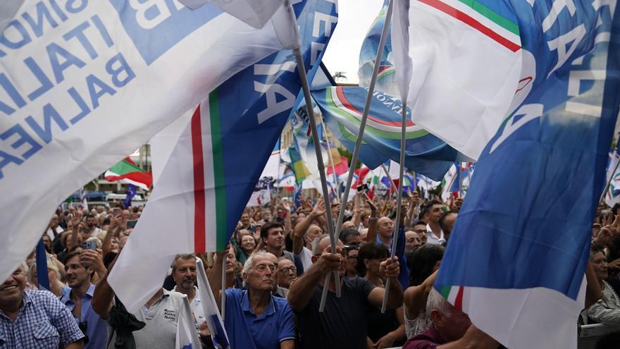 Sostenedores de Hermanos de Italia en un mitin en Pescara, el pasado 31 de agosto.