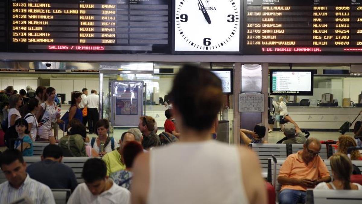 Transportes renueva los descuentos para jóvenes que viajen en tren y bus o hagan el Interrail en verano