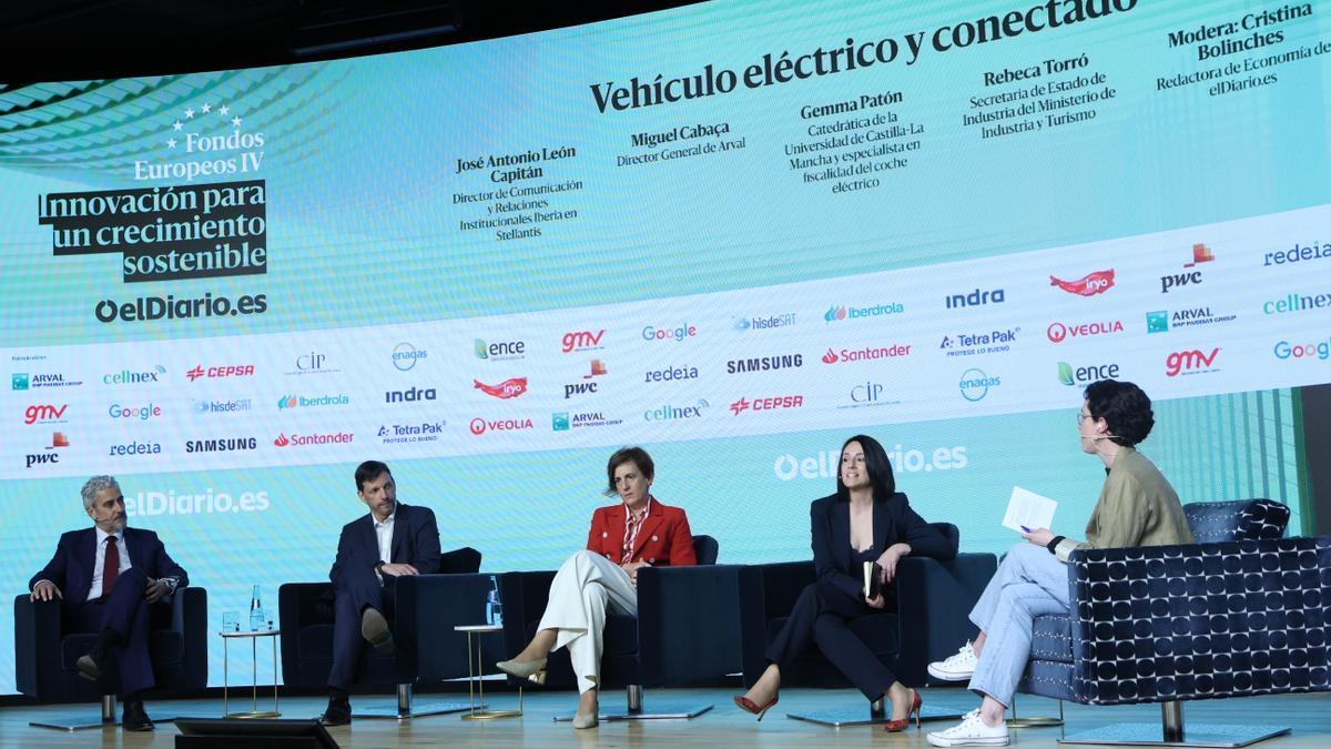 Ponentes de la mesa de debate sobre el vehículo eléctrico