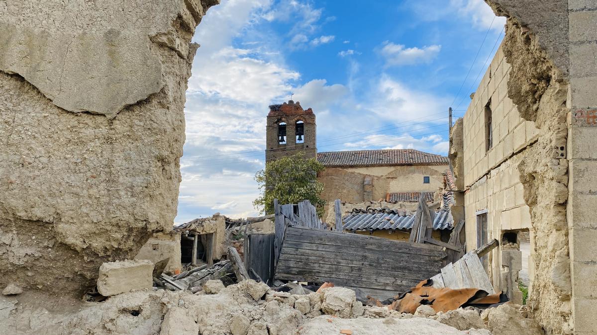 La iglesia de un pueblo fantasma de Zamora que sobrevive, a duras penas, a los últimos vecinos