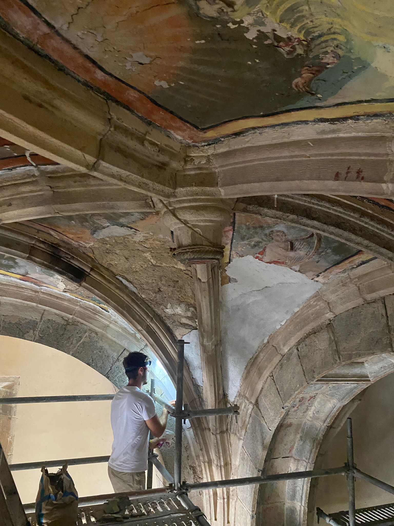 Proceso de restauración en la capilla del Carmen de Cabezón de Liébana