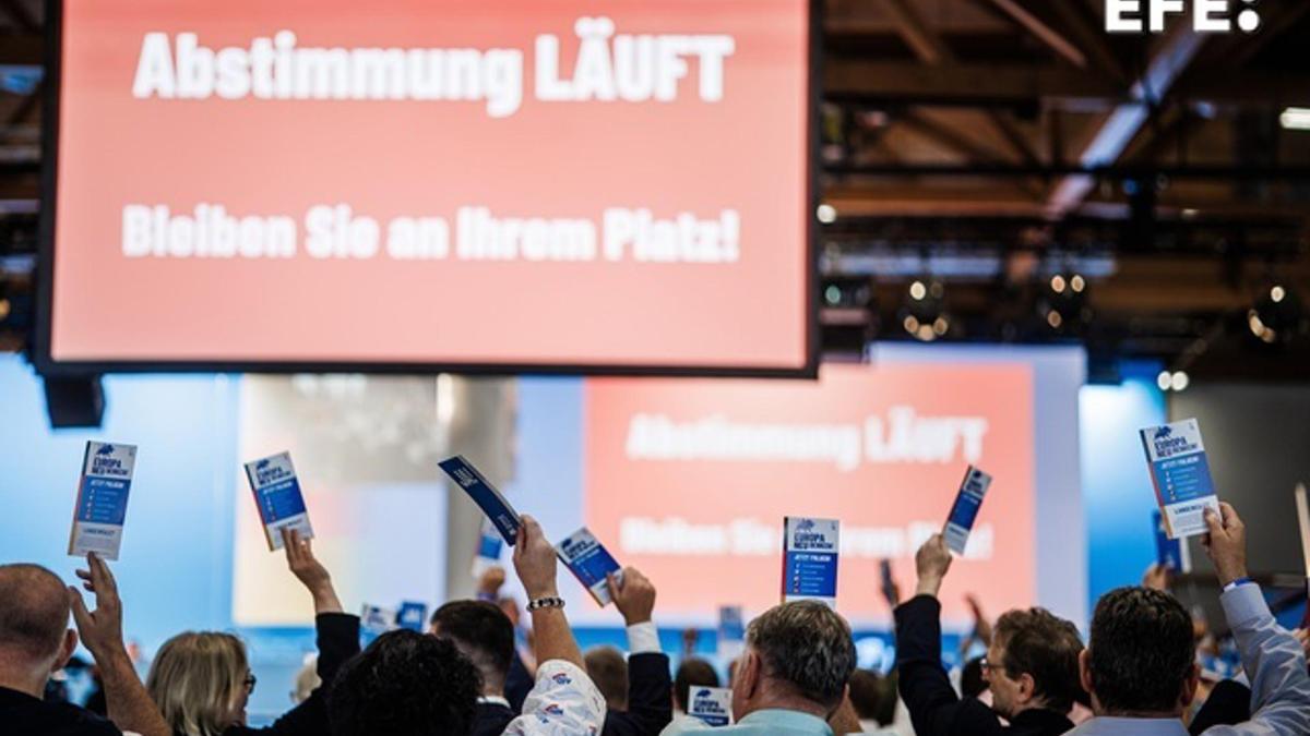 La  ultraderechista Alternativa por Alemania (AfD) aprobó el ingreso de la agrupación en la alianza ultra europea Identidad y Democracia (ID), en la que están integrados extremistas de diversos países de Europa, durante la primera jornada de su congreso. 