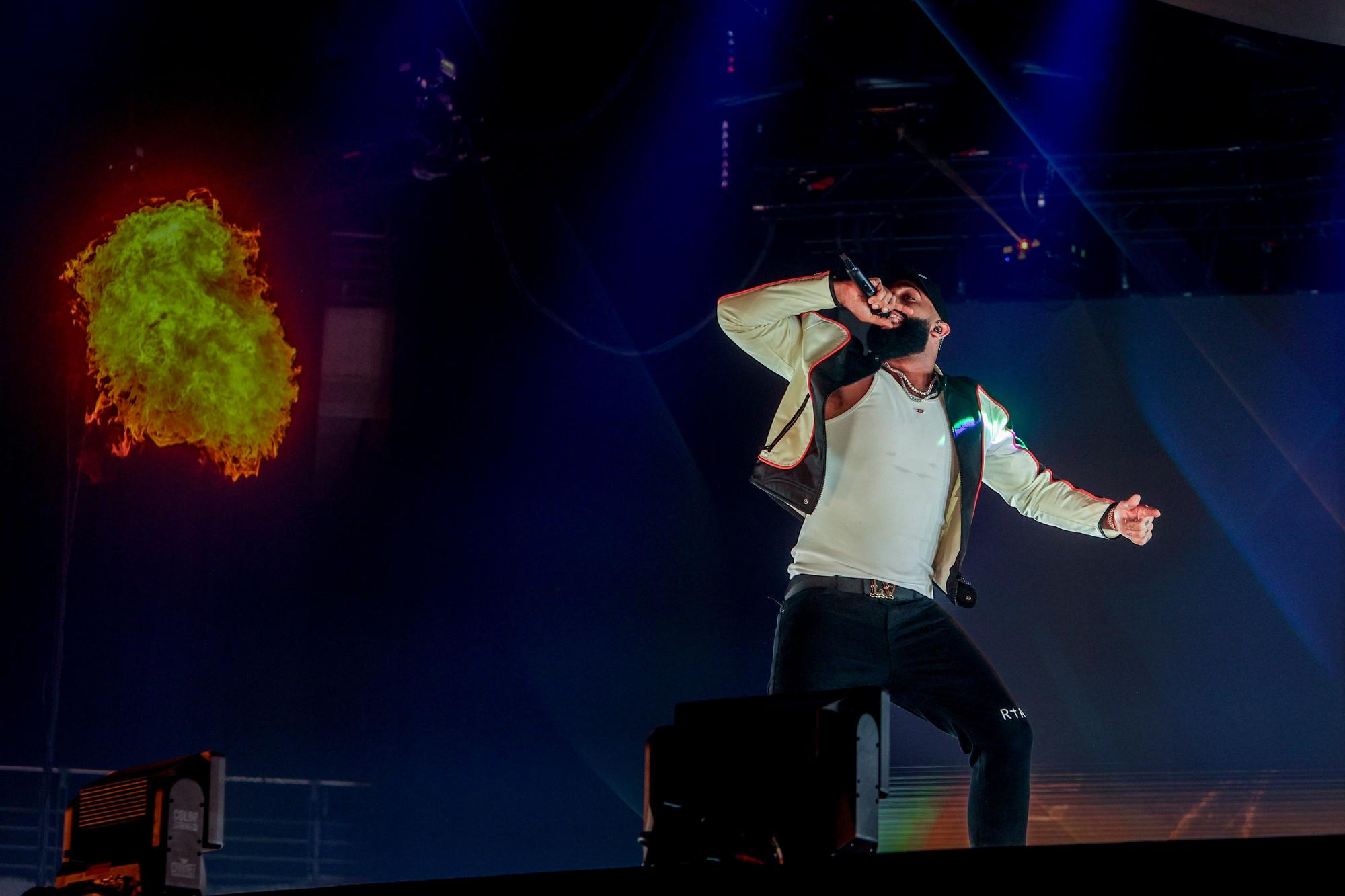 El cantante Eladio Carrión durante su actuación en el Wizink Center de Madrid, el 24 de mayo de 2024