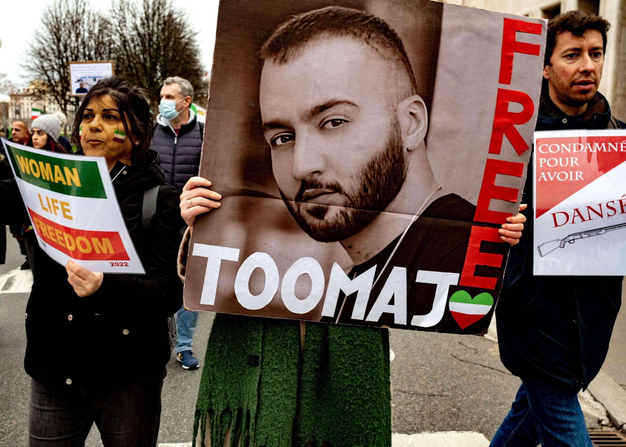 Manifestación en defensa de Tomaaj Salehi en Lyon