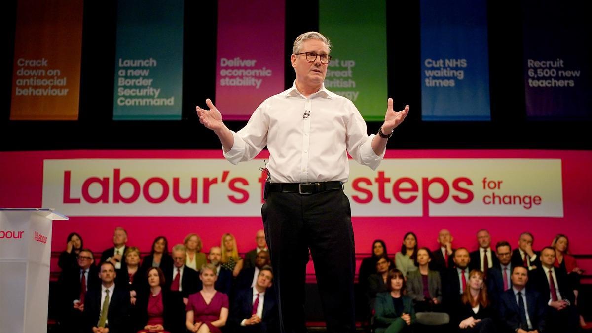 El líder del Partido Laborista, Keir Starmer, en un evento de partido el 16 de mayo en Purfleet, Inglaterra.