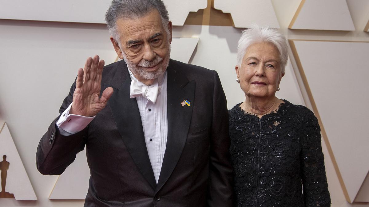 Fotografía de archivo fechada el 27 de marzo de 2022 de Francis Ford Coppola y Eleanor Coppola durante la alfombra roja de la entrega de los Premios Óscar, en el Teatro Dolby de Los Ángeles, California (EE.UU.). EFE/ Javier Rojas